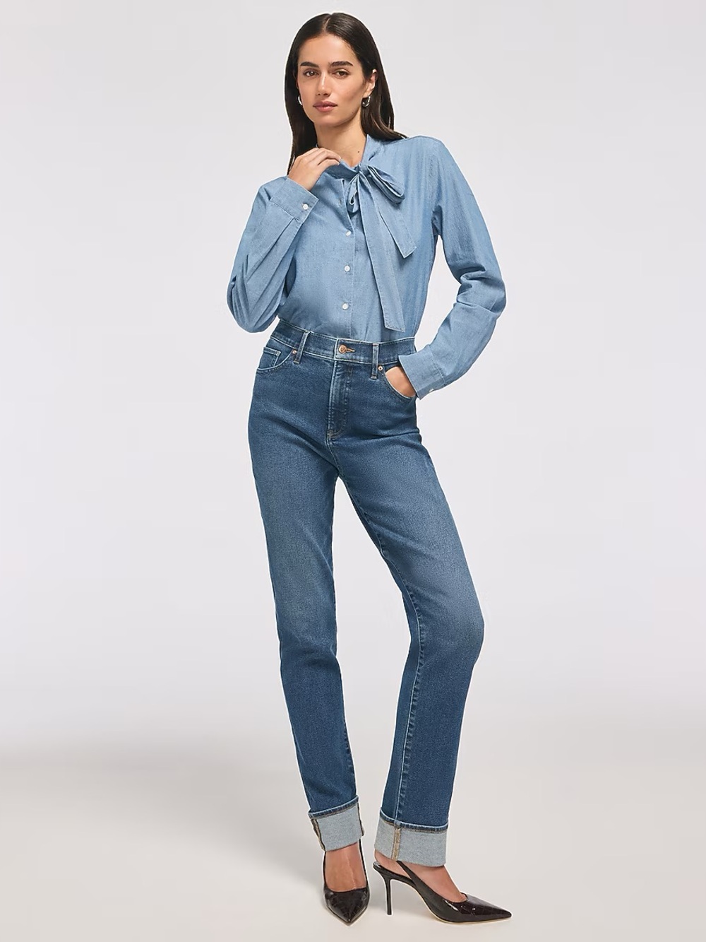Express Women's Straight Leg Jeans in Medium Blue